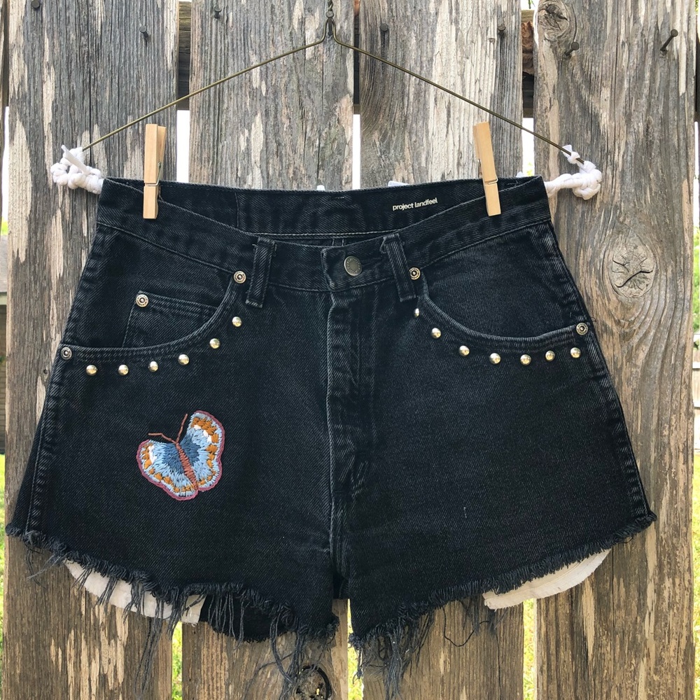 Vintage Wrangler handembroidered & upcycled shorts